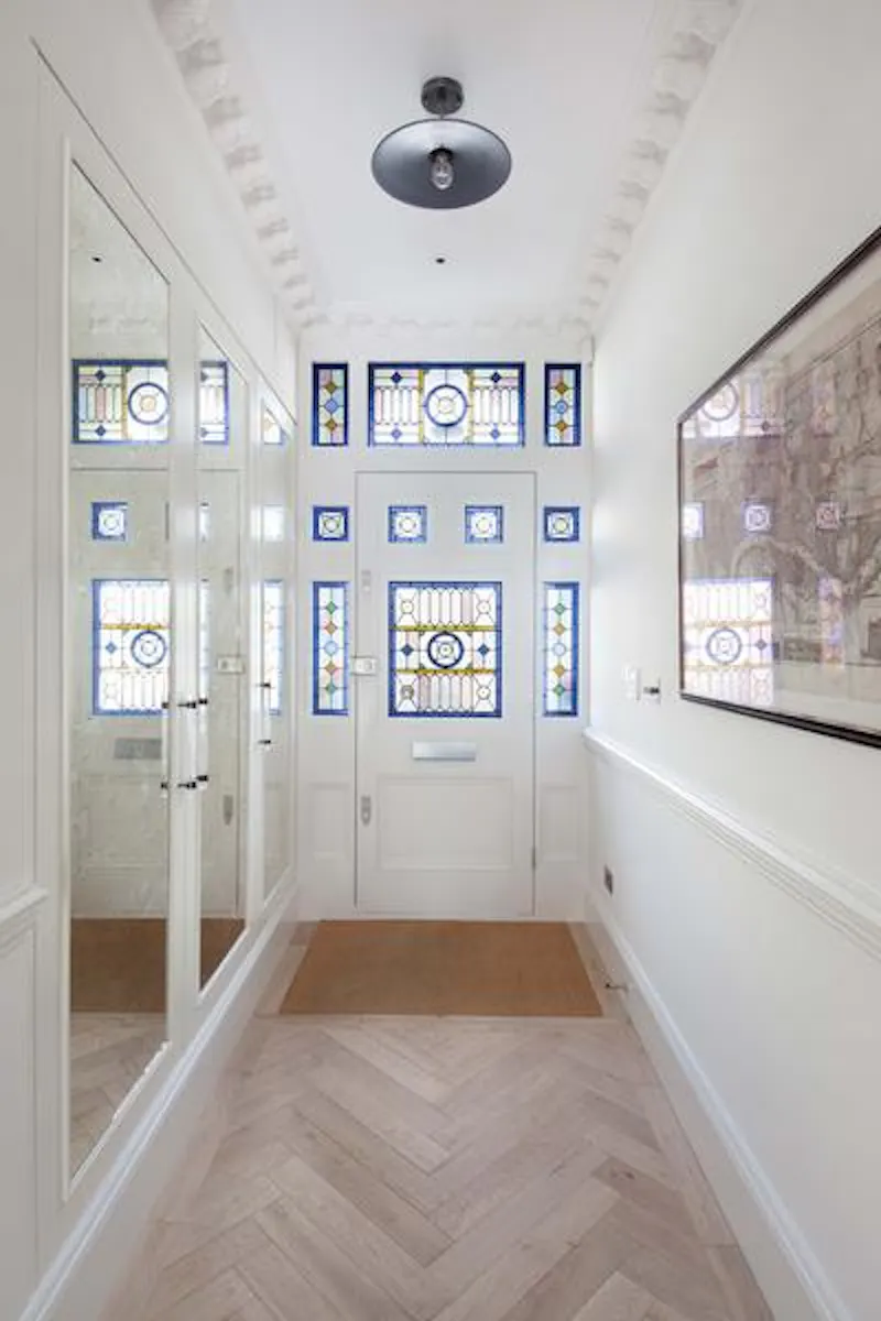 Entrance hall at Contemporary Clapham house, B1870 (photo 1)