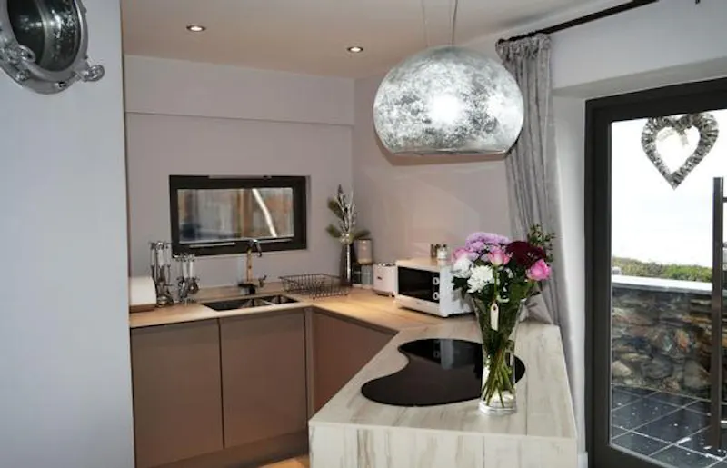 Kitchen at Film location C913 in Cornwall (photo 7)