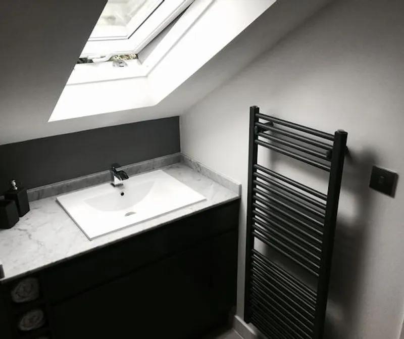 Bathroom at Film location C913 in Cornwall (photo 11)