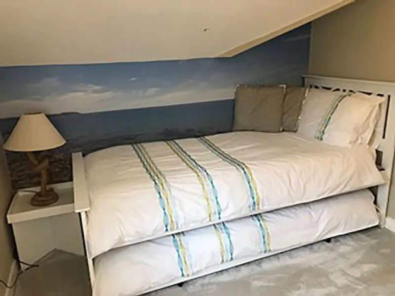Bedroom at Film location C913 in Cornwall (photo 12)