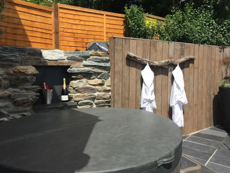 Jacuzzi at Film location C913 in Cornwall (photo 17)
