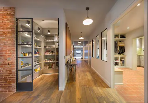 Pretty Sussex open plan house, D2437