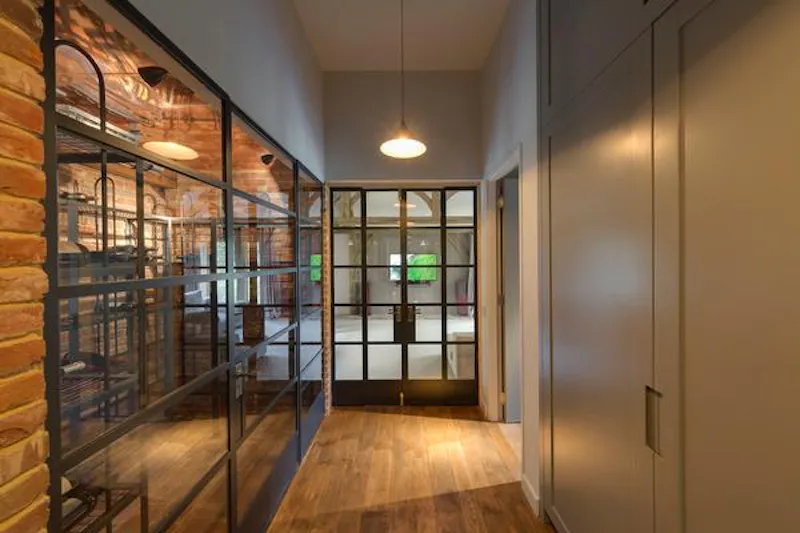 Entrance hall at Pretty Sussex open plan house, D2437 (photo 11)