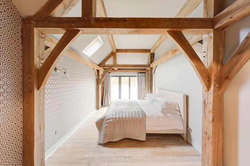 Beams at Pretty Sussex open plan house, D2437 (photo 13)