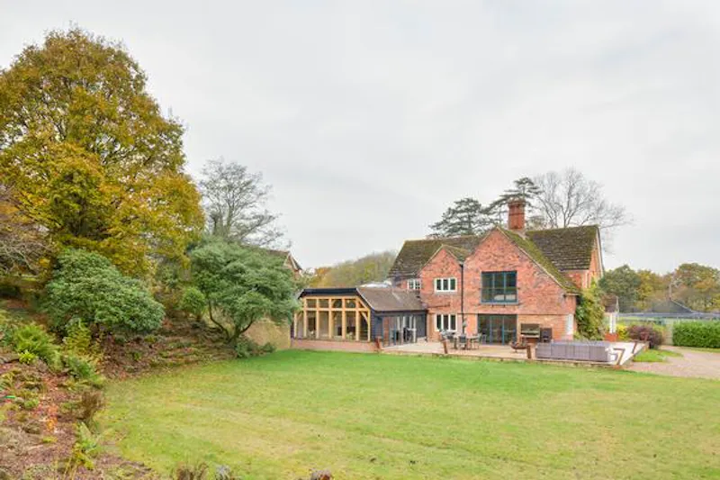 Pretty Sussex open plan house, D2437 (photo 16)