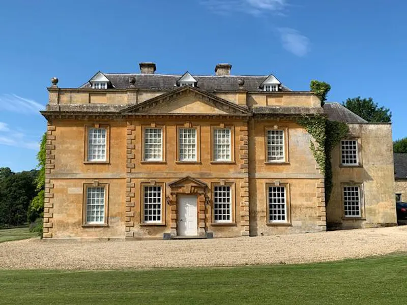Moreton-in-Marsh manor, A1510 (photo 1)
