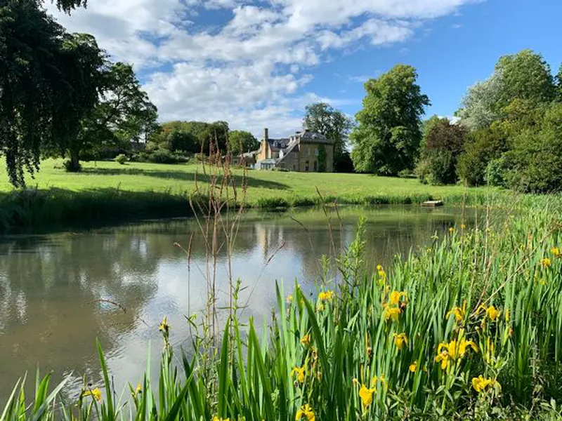 Pond at Moreton-in-Marsh manor, A1510 (photo 24)