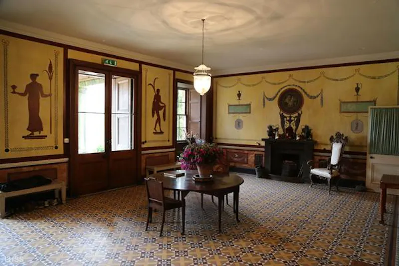 Tiled at Ornate Scottish estate near Glasgow, G308 (photo 12)