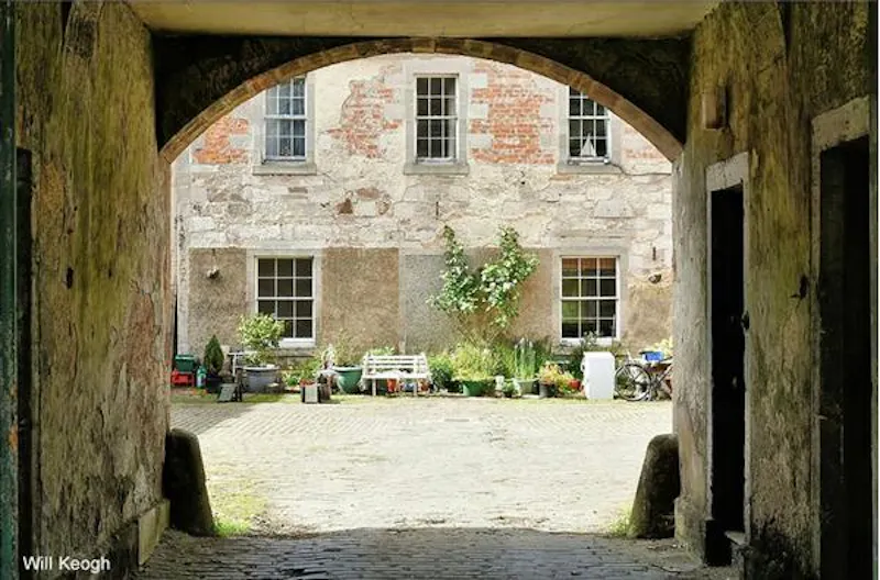 Courtyard at Ornate Scottish estate near Glasgow, G308 (photo 41)
