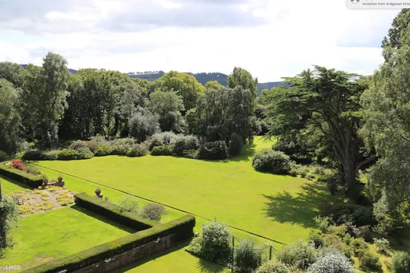 Garden - formal at Ornate Scottish estate near Glasgow, G308 (photo 53)