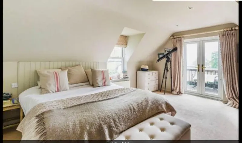 Bedroom at Film location C916 in Kent (photo 9)