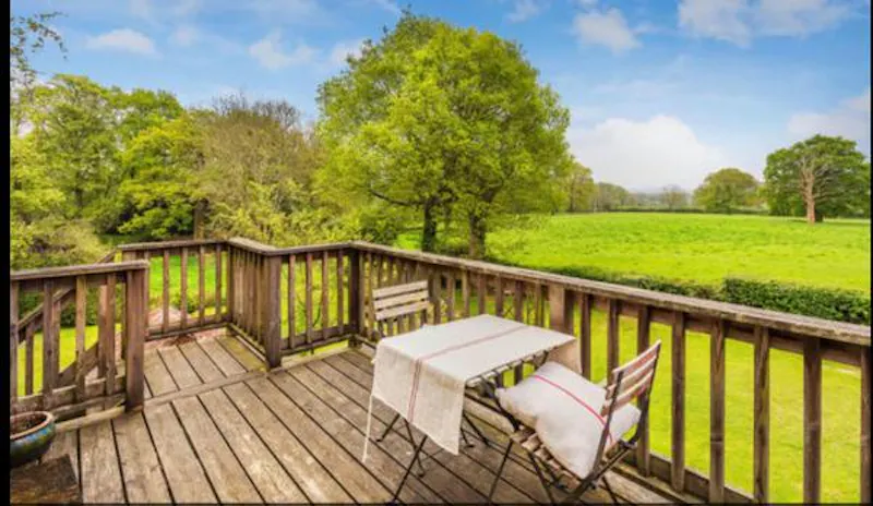 Terrace/Patio at Film location C916 in Kent (photo 15)