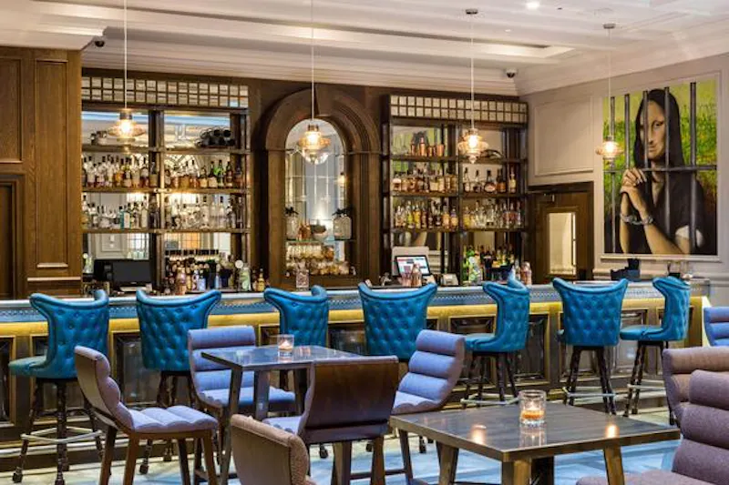 Bar at Contemporary Old St hotel, R833 (photo 3)