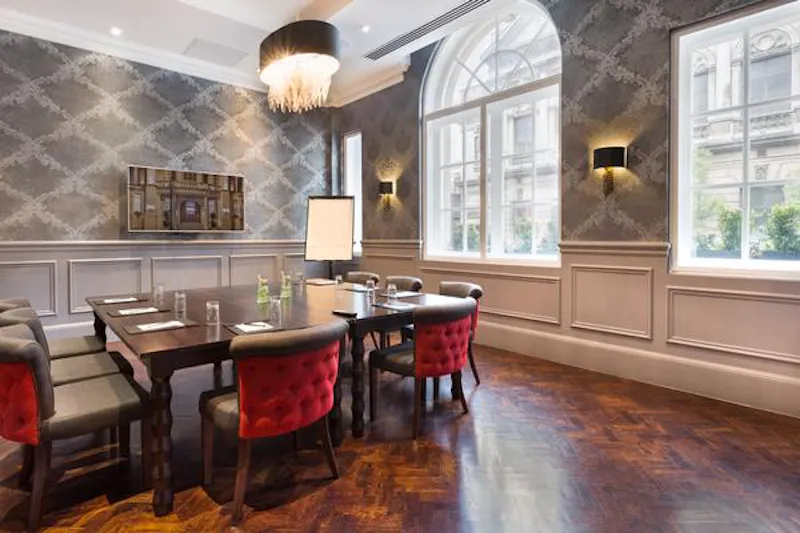 Dining room at Contemporary Old St hotel, R833 (photo 5)