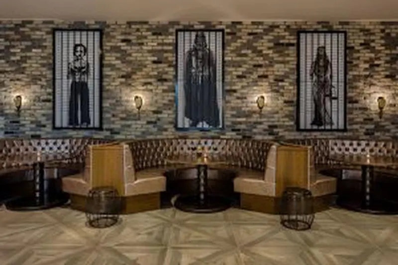 Contemporary Old St hotel, R833 (photo 7)