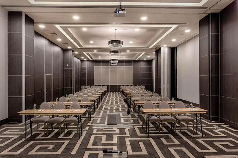 Boardroom at Contemporary Old St hotel, R833 (photo 8)
