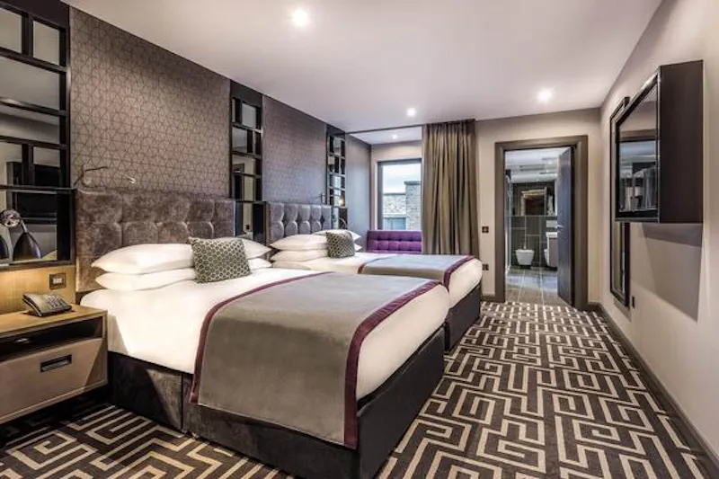 Bedroom at Contemporary Old St hotel, R833 (photo 11)