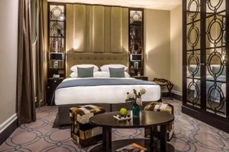 Contemporary Old St hotel, R833 (photo 12)
