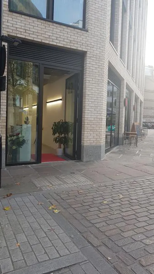 1000 sq ft Shoreditch gallery, N469