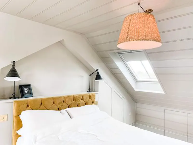 Bedroom at Thames view Barnes house, A1511 (photo 13)