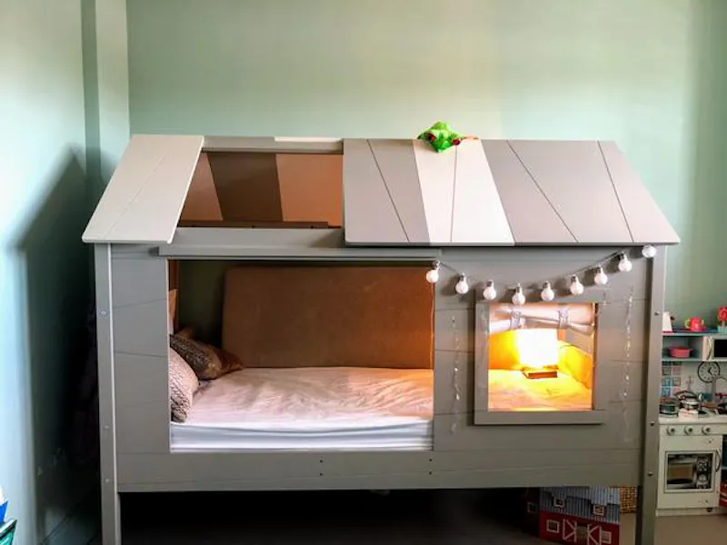 Bedroom - child's at Thames view Barnes house, A1511 (photo 20)