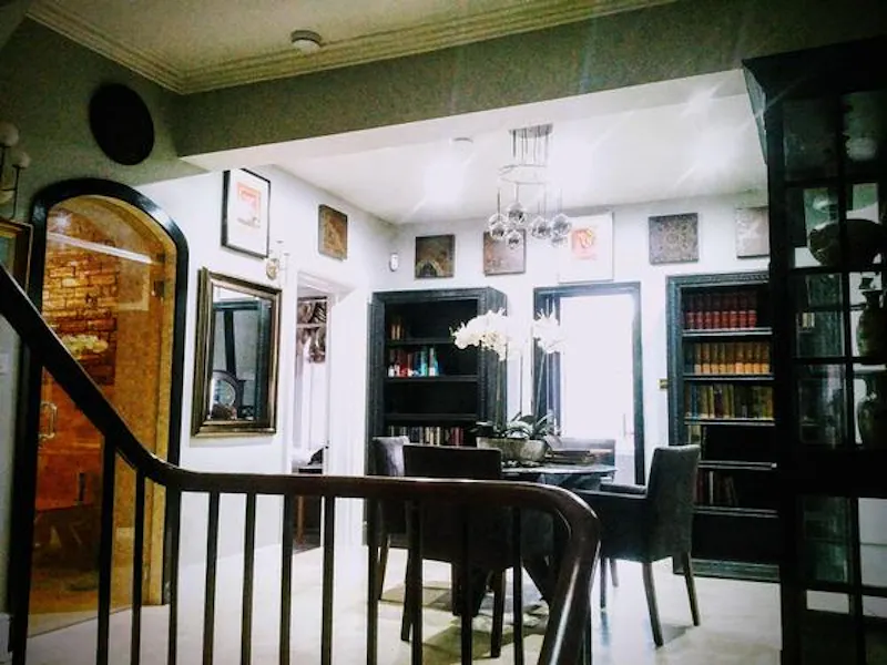Entrance hall at Large red brick Harleston home, A1512 (photo 4)