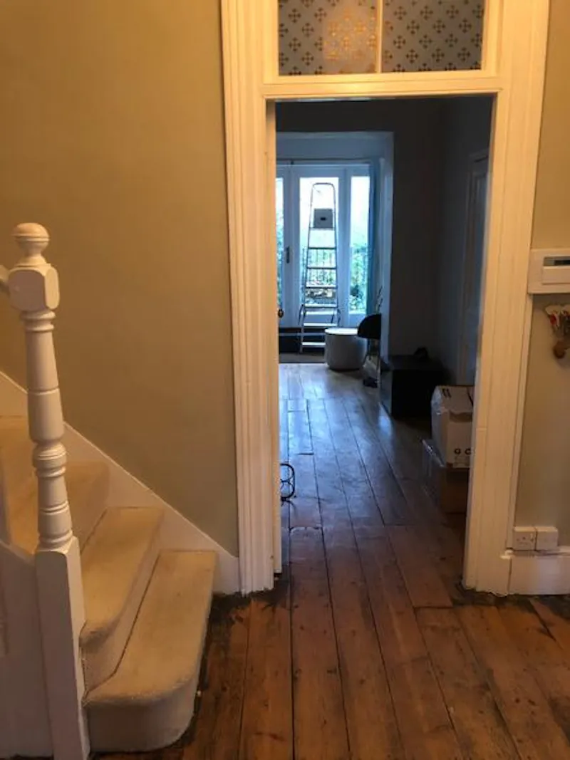 Entrance hall at Film location B1871 in Hertfordshire (photo 3)