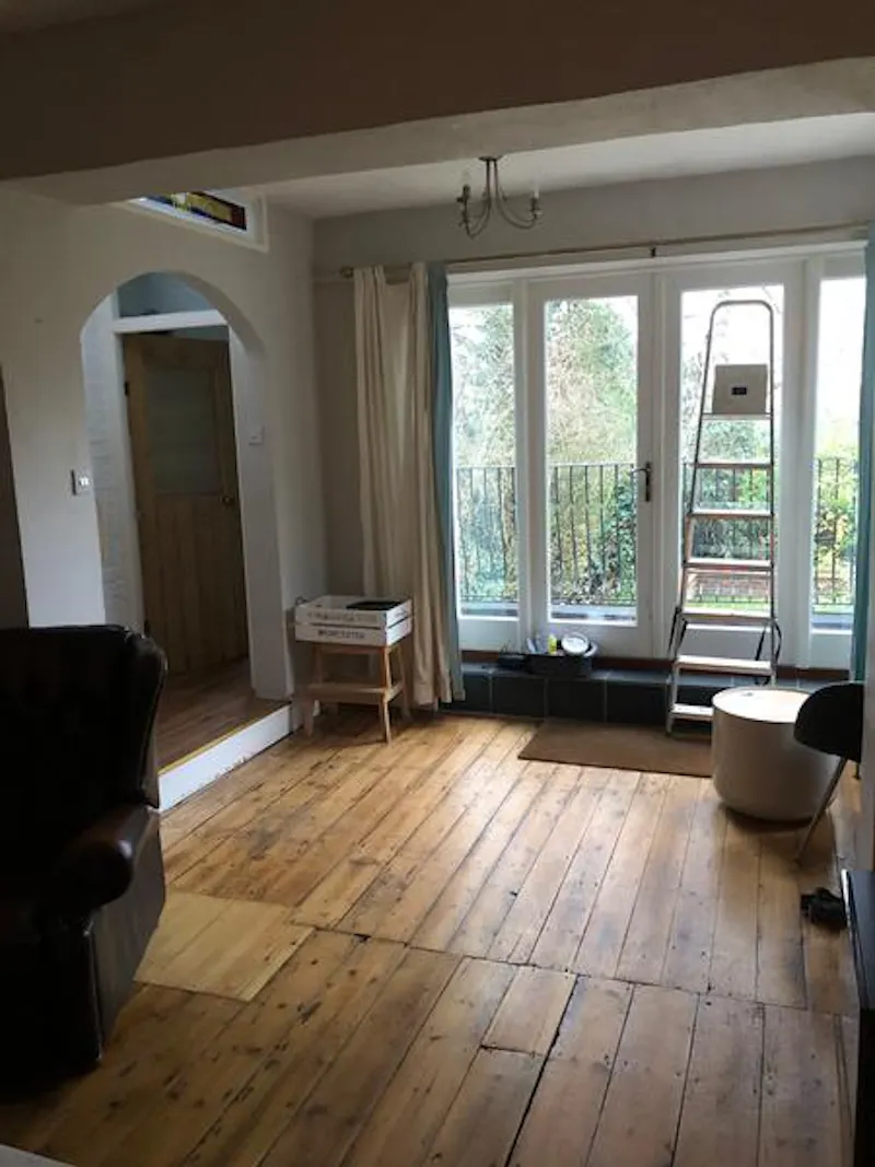 Living Room at Film location B1871 in Hertfordshire (photo 4)