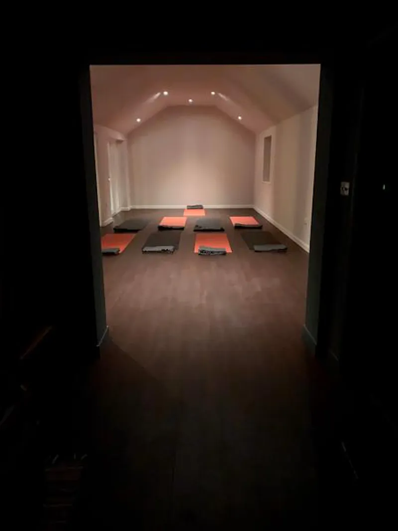 Yoga studio in Stamford, Q141 (photo 8)