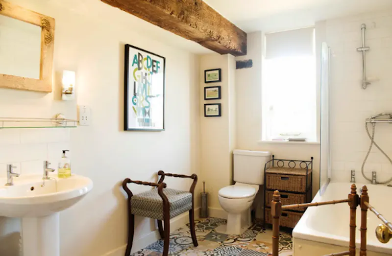 Bathroom at Film location L704 in Lincolnshire (photo 15)