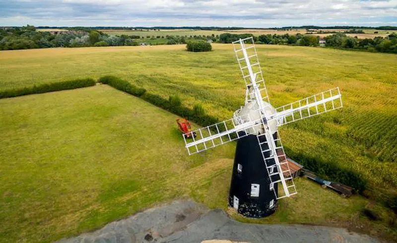 Picturesque windmill in Pakenham, Q142 (photo 1)