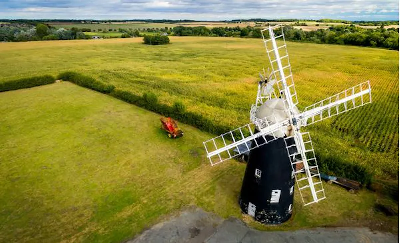 Picturesque windmill in Pakenham, Q142 (photo 12)