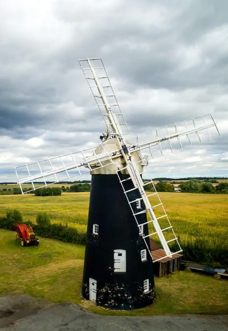 Picturesque windmill in Pakenham, Q142 (photo 13)