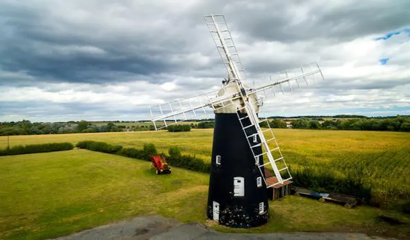 Picturesque windmill in Pakenham, Q142 (photo 14)