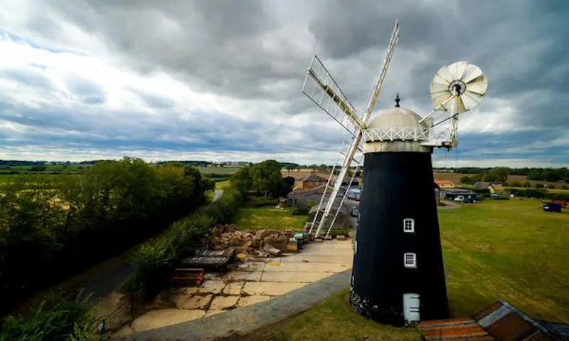 Picturesque windmill in Pakenham, Q142 (photo 15)