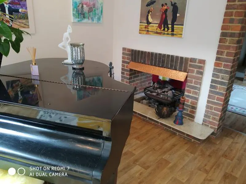 Piano at Retro Surrey new build, D2442 (photo 6)