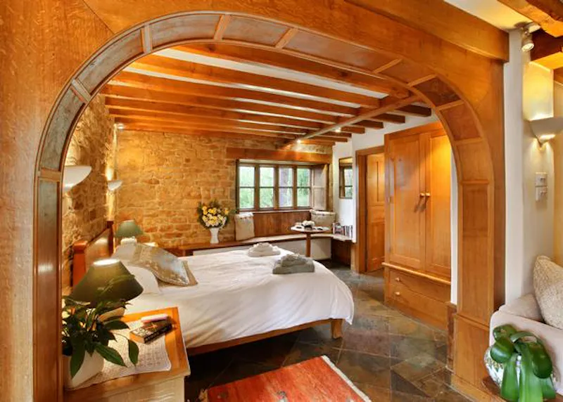 Beams at Film location L705 in Oxfordshire (photo 13)