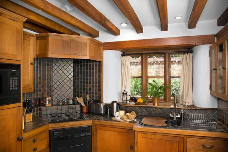 Kitchen at Film location L705 in Oxfordshire (photo 45)