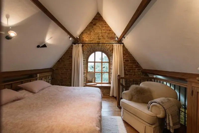 Bedroom at Film location L705 in Oxfordshire (photo 49)