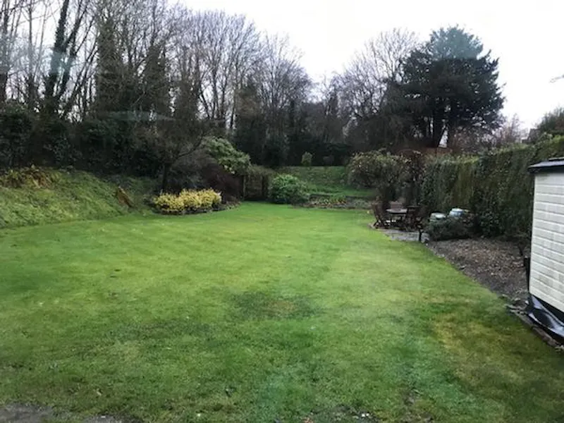 Garden at Reigate family cottage, C918 (photo 15)