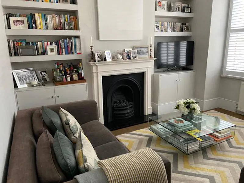 Fireplace at Film location B1875 in London (photo 3)