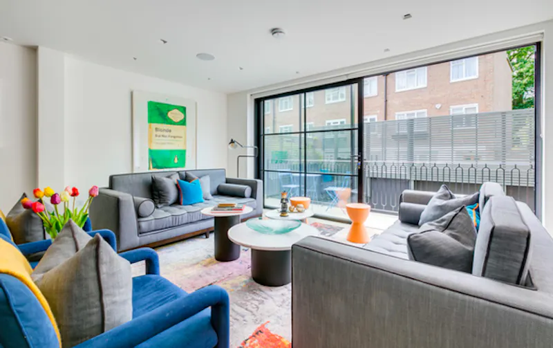 Balcony at Modern Kensington townhouse, D2444 (photo 4)
