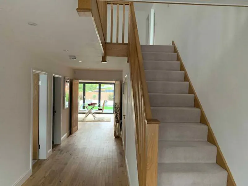 Staircase at Film location D2445 in Hampshire (photo 9)