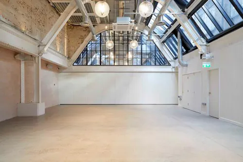 Bright, open Victoria studio, N472