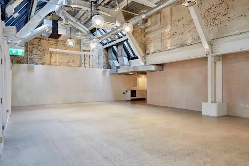 Bright, open Victoria studio, N472