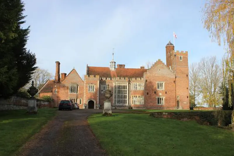 Medieval hall in Essex, M330 (photo 1)