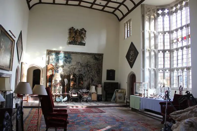 Entrance hall at Medieval hall in Essex, M330 (photo 4)