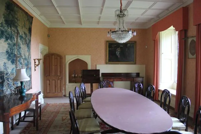 Dining room at Medieval hall in Essex, M330 (photo 17)