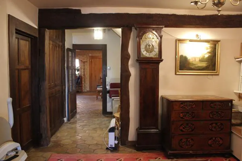 Entrance hall at Medieval hall in Essex, M330 (photo 26)
