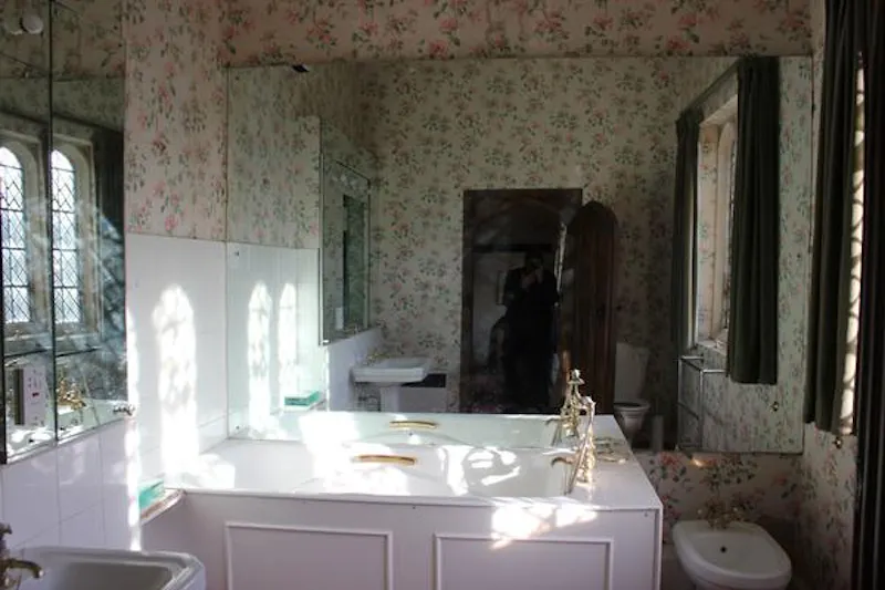 Bathroom at Medieval hall in Essex, M330 (photo 63)